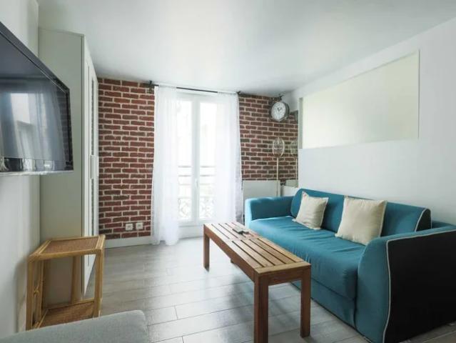Location Appartement Rue Feutrier, Paris