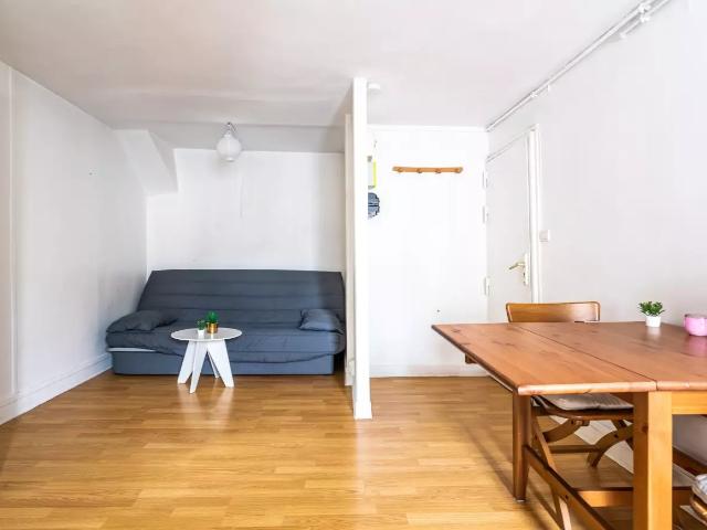 Location Appartement Rue Feutrier, Paris