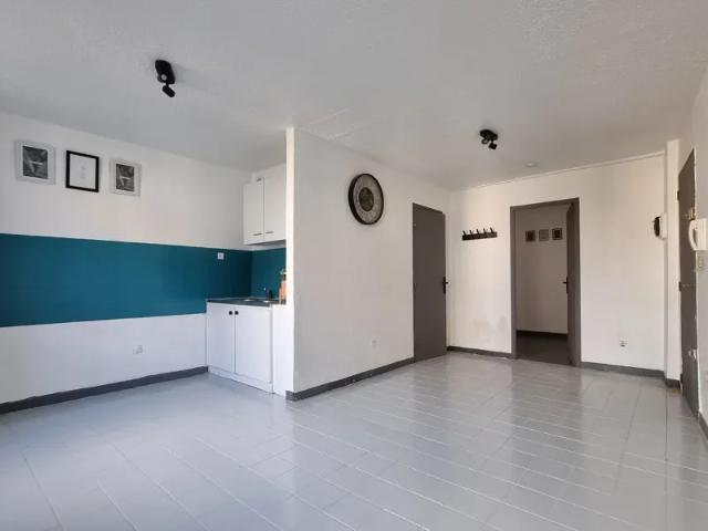 Location Appartement Rue Fernand Pelloutier, Alès