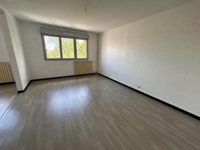 Location Appartement Rue Ferroul, Charleville Mézières