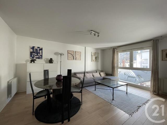 Location Appartement Rue Fessart, Paris