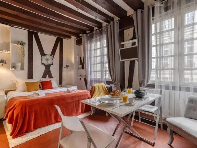 Location Appartement Rue François Miron, Paris