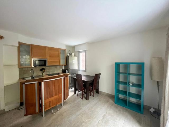 Location Appartement Rue Francœur, Paris
