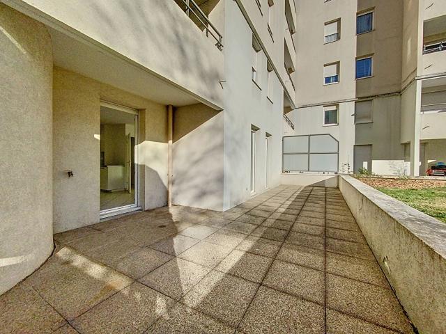 Location Appartement Rue Francis de Pressensé, Villeurbanne