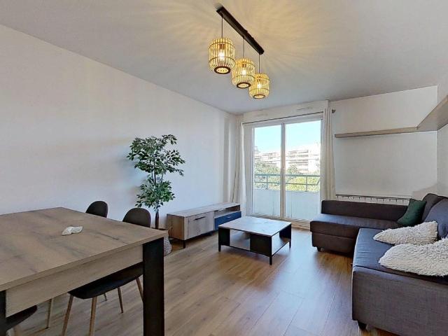 Location Appartement Rue Francis de Pressensé, Villeurbanne