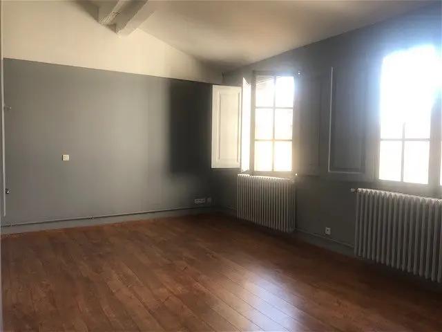 Location Appartement Rue Frédéric Mistral, Arles