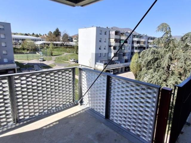 Location Appartement Rue Henri Barbusse, Voiron