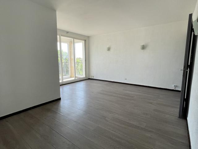 Location Appartement Rue Henri Dunant, Arles
