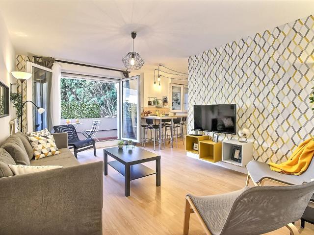 Location Appartement Rue Henri IV, Nîmes