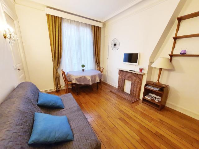 Location Appartement Rue Hermel, Paris