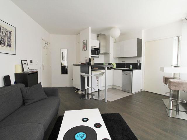 Location Appartement Rue Huguette Schwartz, Paris