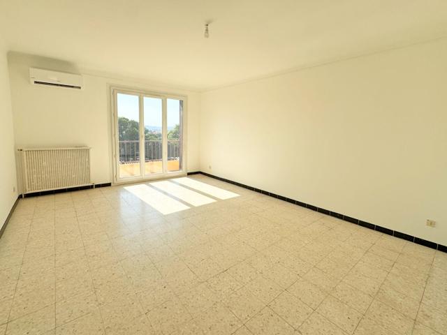Location Appartement Rue Hyacinthe Rigaud, Perpignan