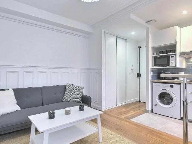 Location Appartement Rue Joseph de Maistre, Paris