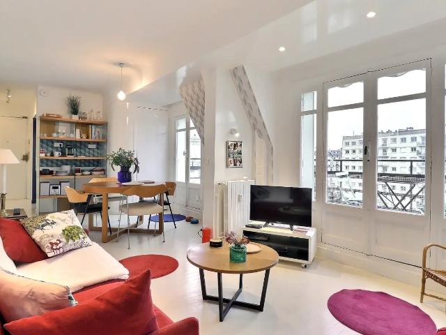 Location Appartement Rue Jean de La Fontaine, Paris