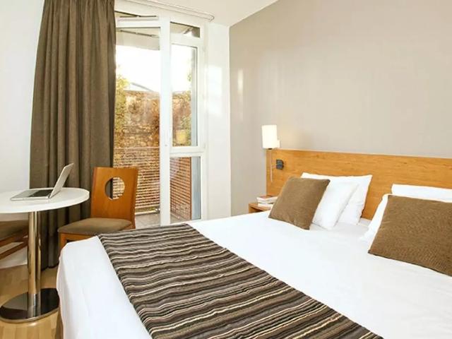 Location Appartement Rue Jean Jacques Rousseau, Paris