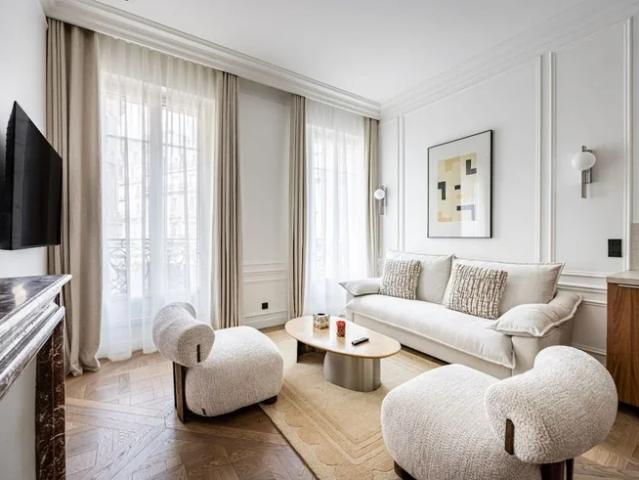 Location Appartement Rue Jean Jacques Rousseau, Paris