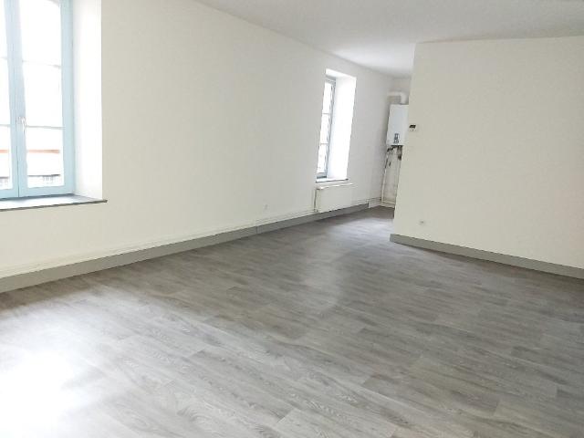 Location Appartement Rue Jeanne d'Arc, Salmagne