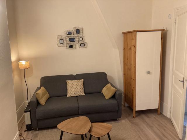 Location Appartement Rue Jeanne d'Arc, Paris