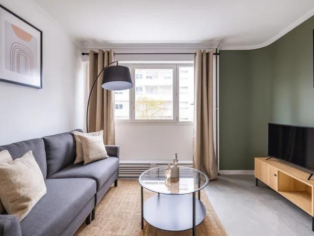 Location Appartement Rue Jules Guesde, Levallois Perret