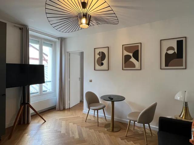 Location Appartement Rue Jules Guesde, Levallois Perret
