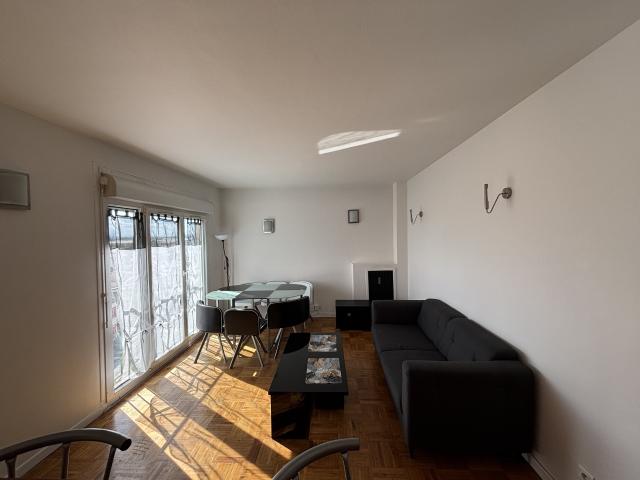 Location Appartement Rue Jules Guichard, Reims