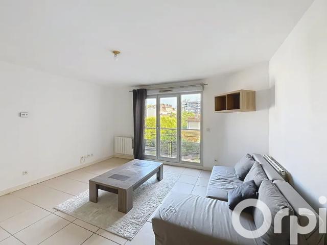 Location Appartement Rue Jules Kumer, Villeurbanne