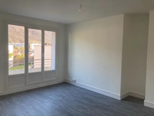 Location Appartement Rue Jules Renard, Saint Martin d'Hères