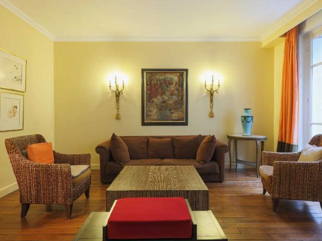 Location Appartement Rue Juliette Lamber, Paris