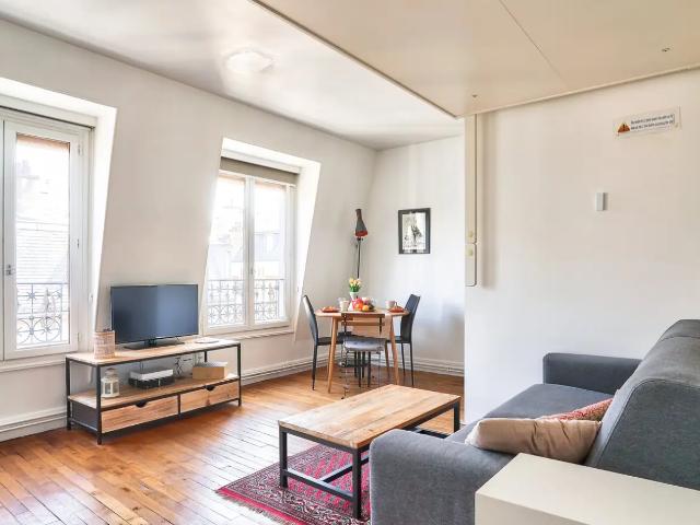 Location Appartement Rue Oscar Roty, Paris