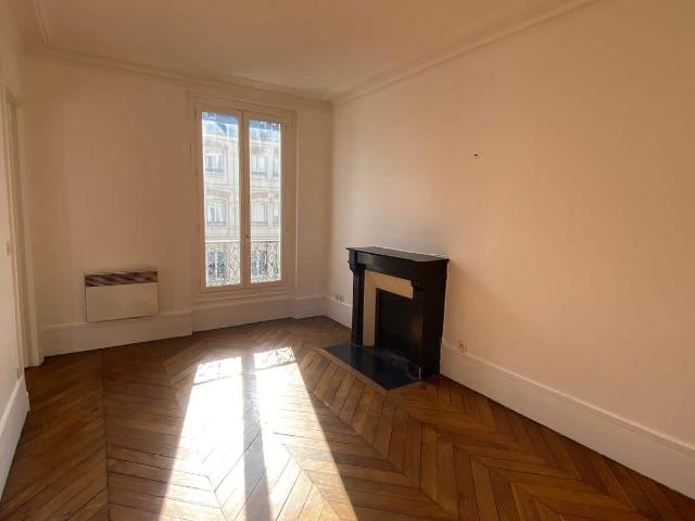 Location Appartement Rue Louis Blanc, Paris