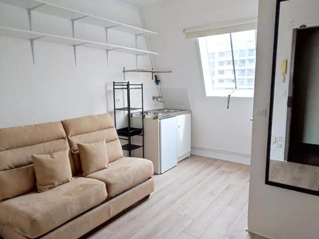 Location Appartement Rue Louis Blanc, Paris