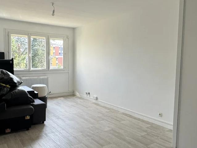 Location Appartement Rue Louis Braille, Saint Priest