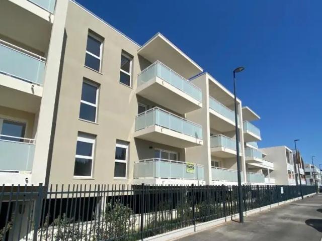 Location Appartement Rue Louis Feraud, Arles