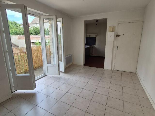Location Appartement Rue Louis Moreau, Étampes