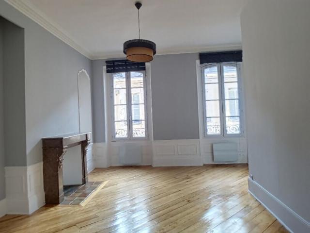 Location Appartement Rue Louis Moreau, Étampes