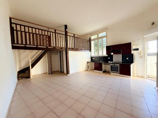 Location Appartement Rue Louis Merlino, Marseille