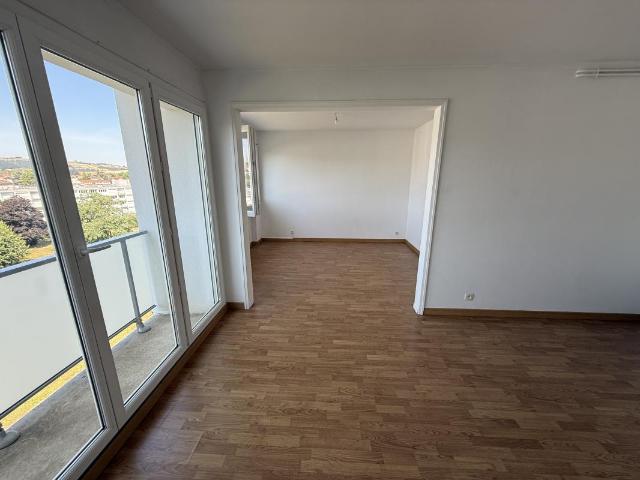 Location Appartement Rue Louis Soulier, Villars