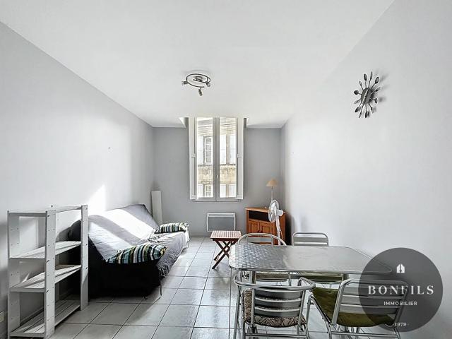 Location Appartement Rue Louis Pasteur, Avignon