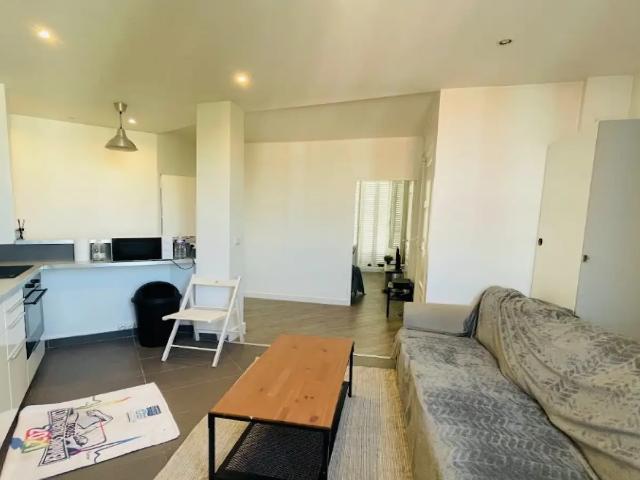 Location Appartement Rue Louis Ulbach, Courbevoie