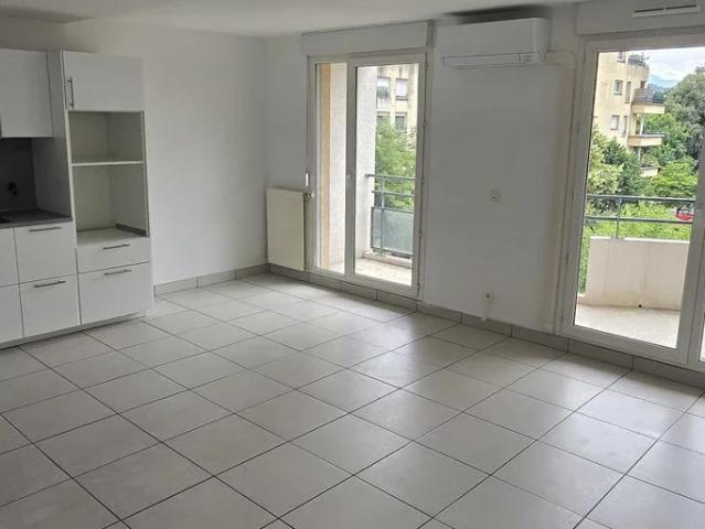 Location Appartement Rue Lorenzaccio, Grenoble