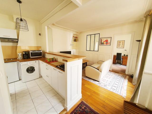 Location Appartement Rue Laugier, Paris