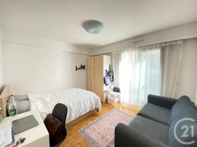 Location Appartement Rue Laugier, Paris