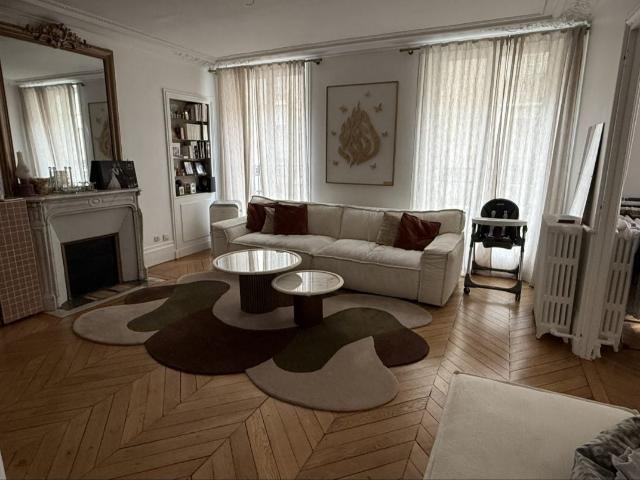Location Appartement Rue Labie, Paris
