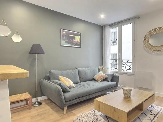 Location Appartement Rue Lacharrière, Paris