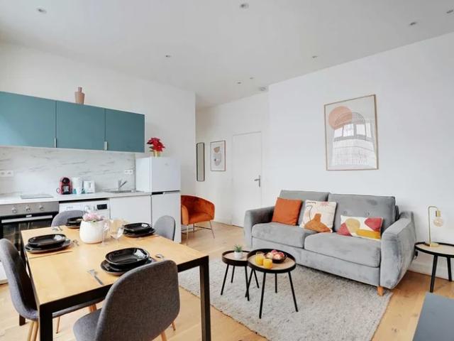 Location Appartement Rue Lacuée, Paris
