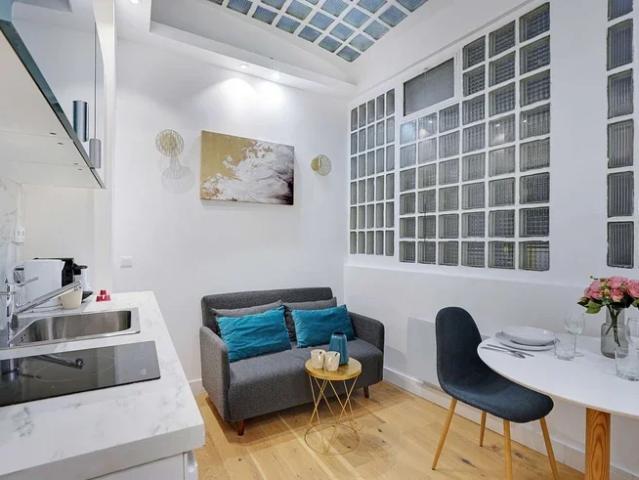Location Appartement Rue Lacuée, Paris