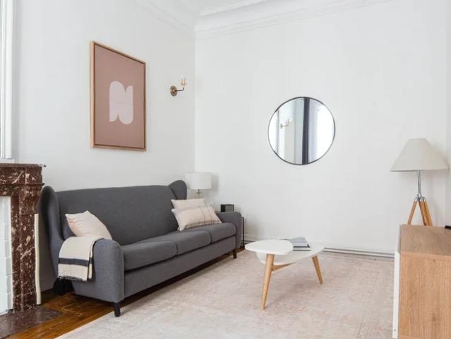 Location Appartement Rue Lalo, Paris