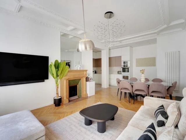 Location Appartement Rue Lalo, Paris