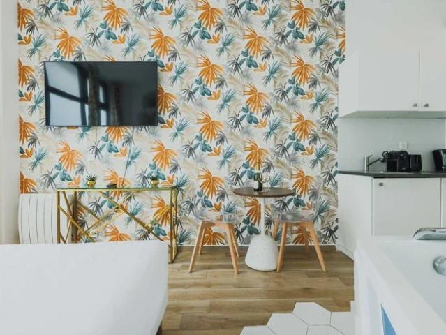 Location Appartement Rue Lallier, Paris