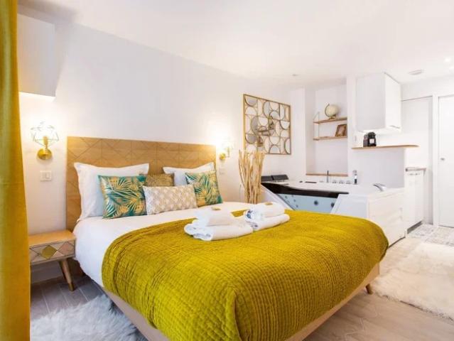 Location Appartement Rue Lécluse, Paris